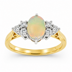 Pre Owned 18ct Opal and Diamond Ring ZB878